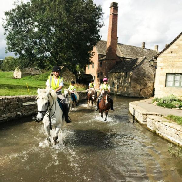 The Crown At Shipton Hotel Shipton under Wychwood Buitenkant foto