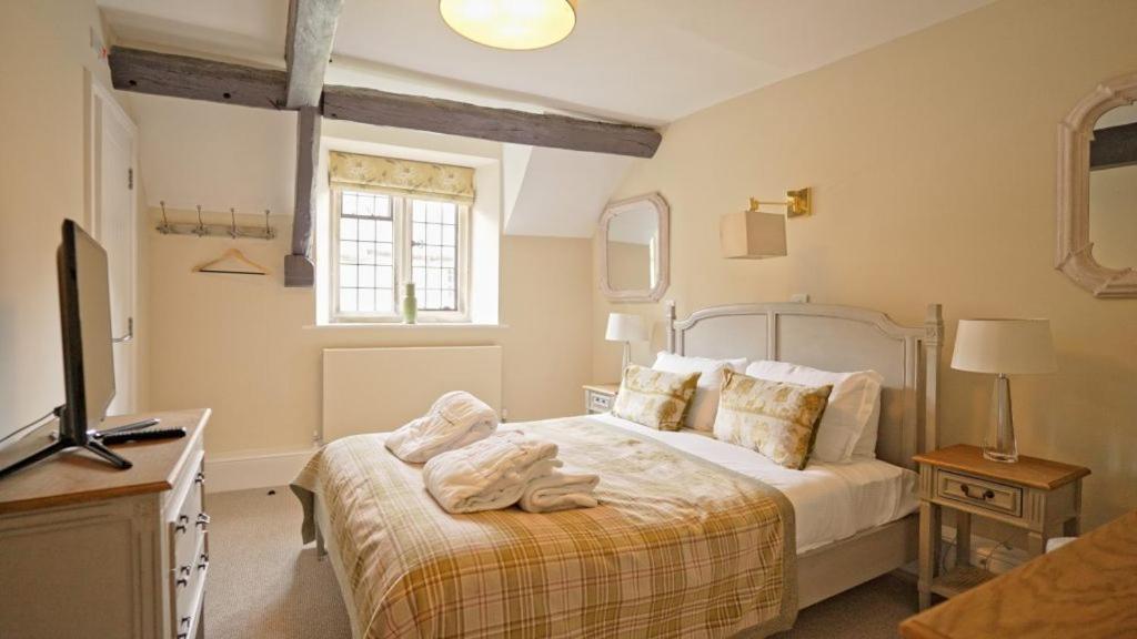 The Crown At Shipton Hotel Shipton under Wychwood Buitenkant foto