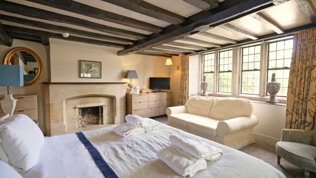 The Crown At Shipton Hotel Shipton under Wychwood Buitenkant foto
